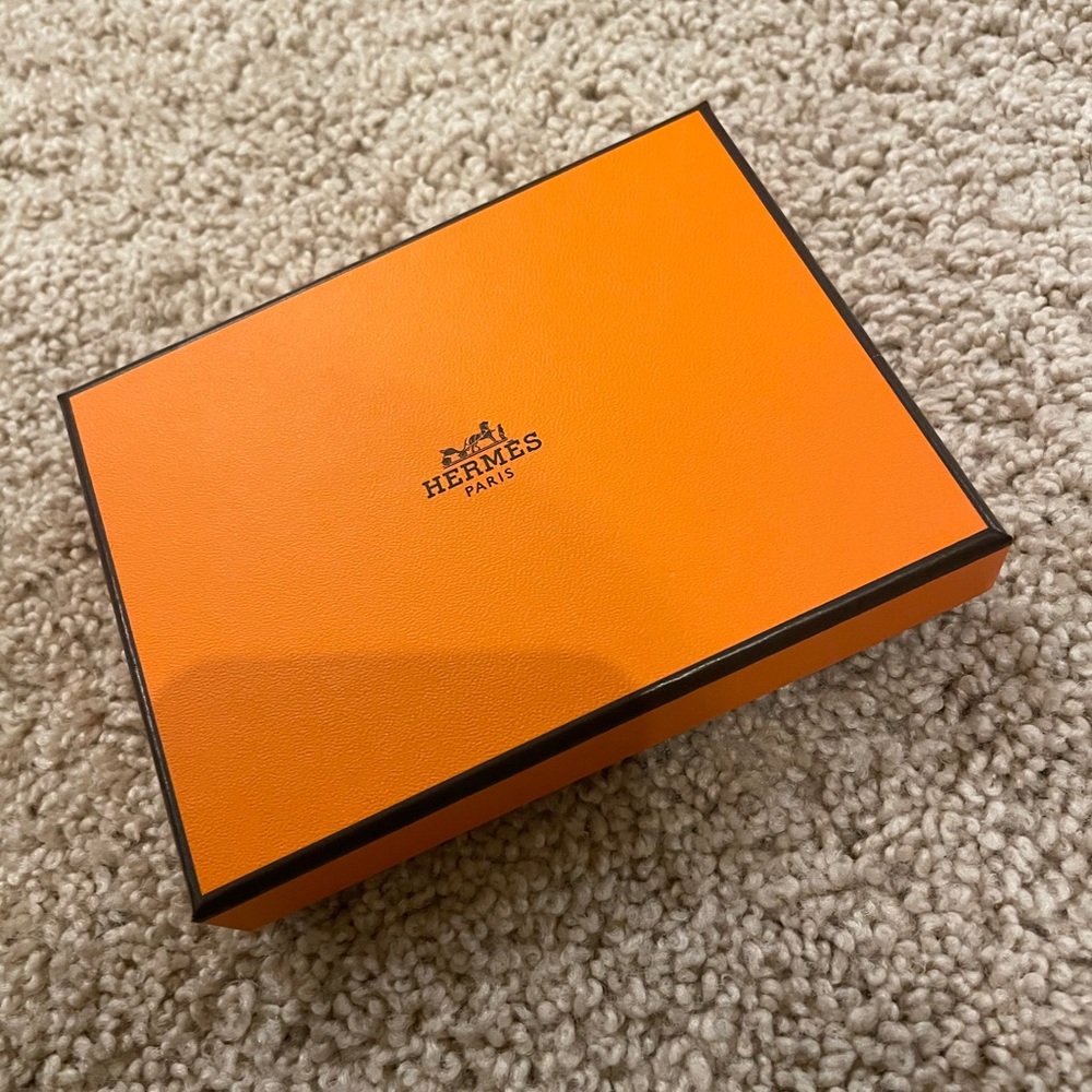 Auth Hermes orange box